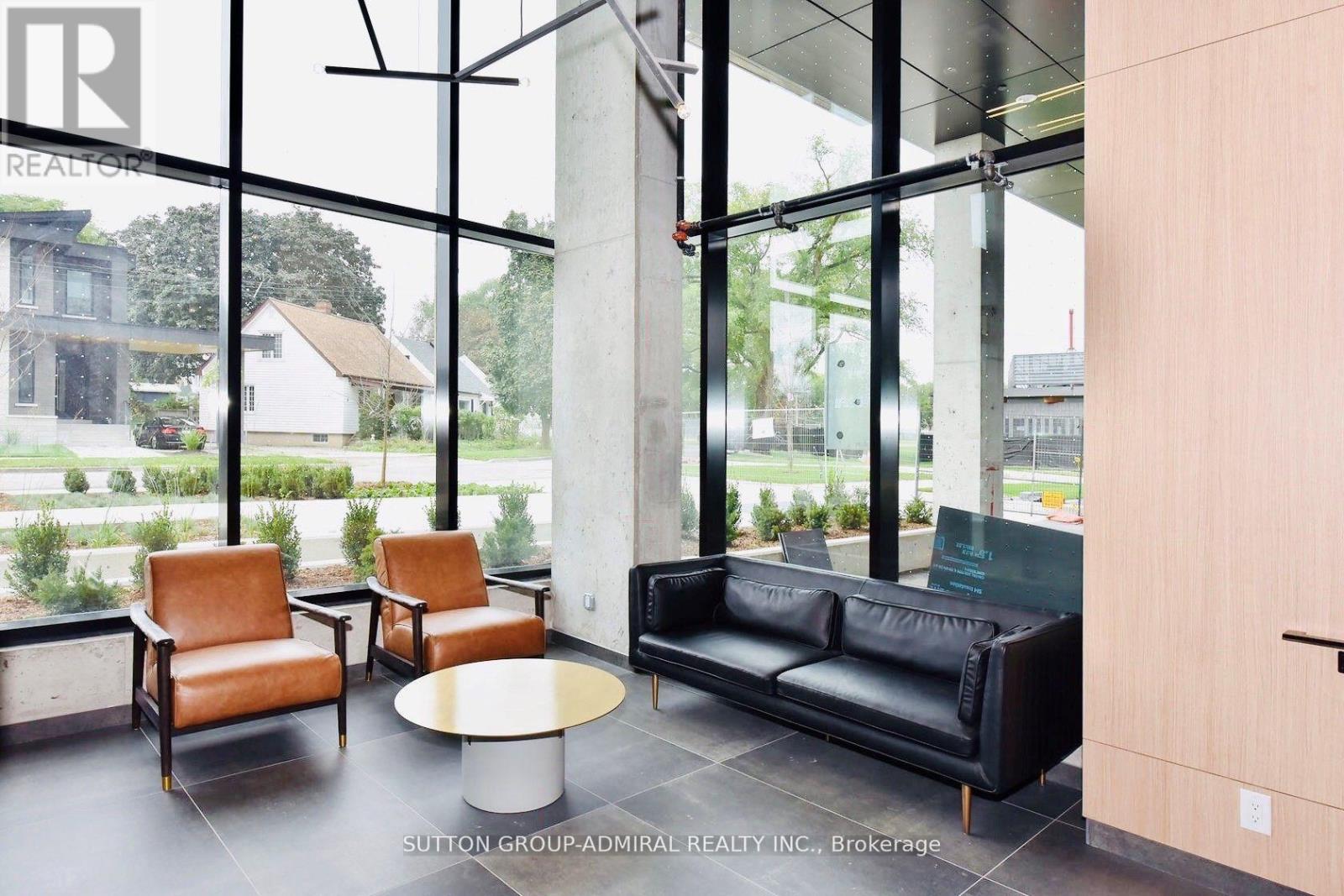 323 - 7 Smith Crescent Property Photo 13