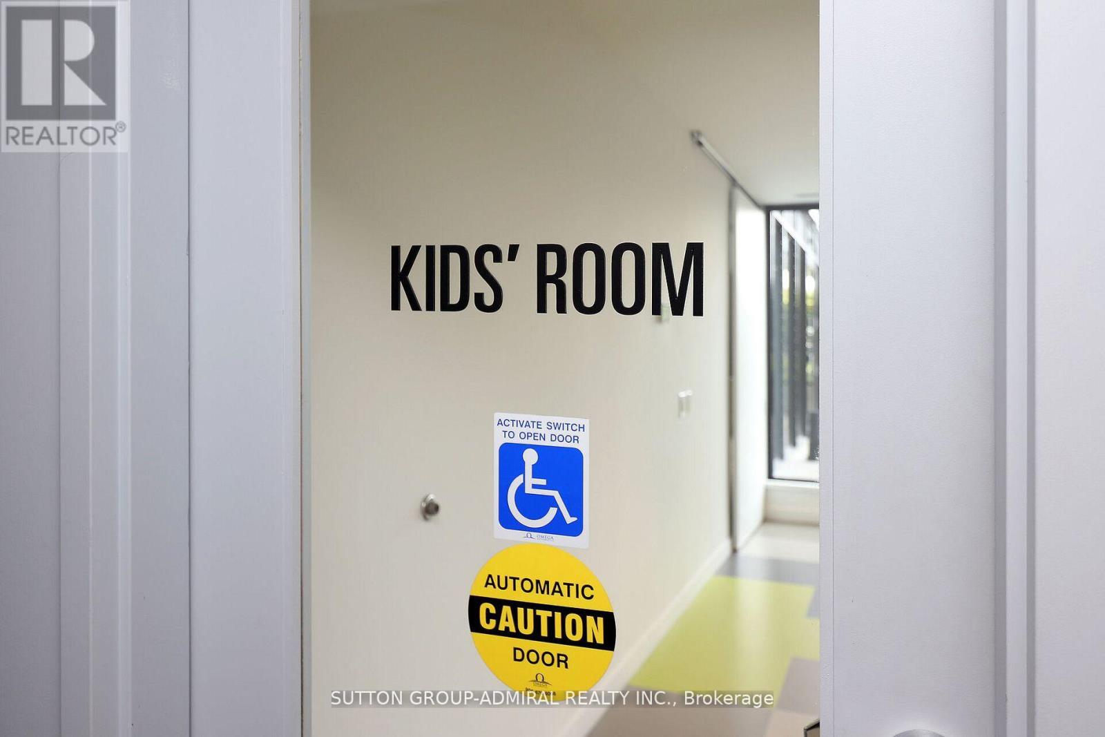 323 - 7 Smith Crescent Property Photo 17