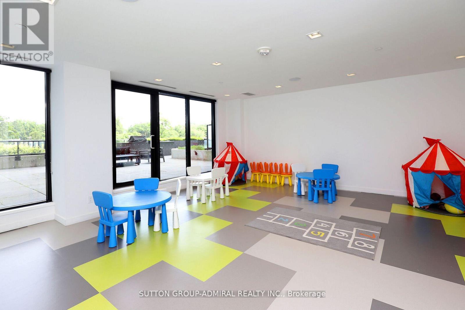 323 - 7 Smith Crescent Property Photo 18