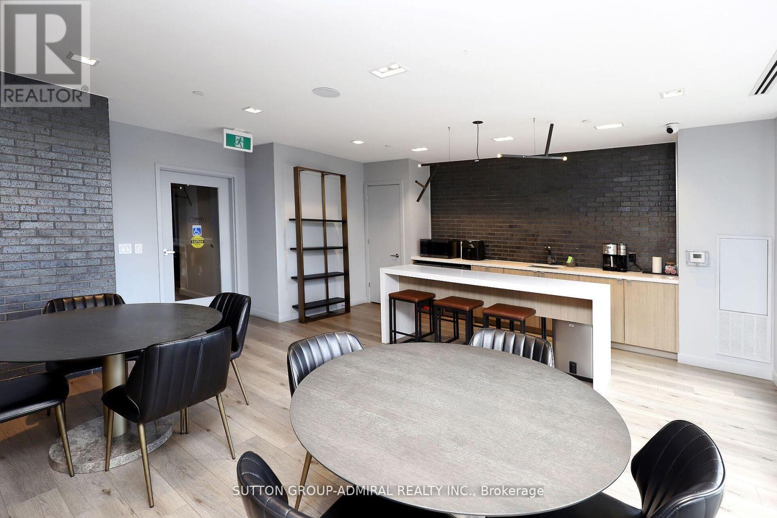 323 - 7 Smith Crescent Property Photo 20