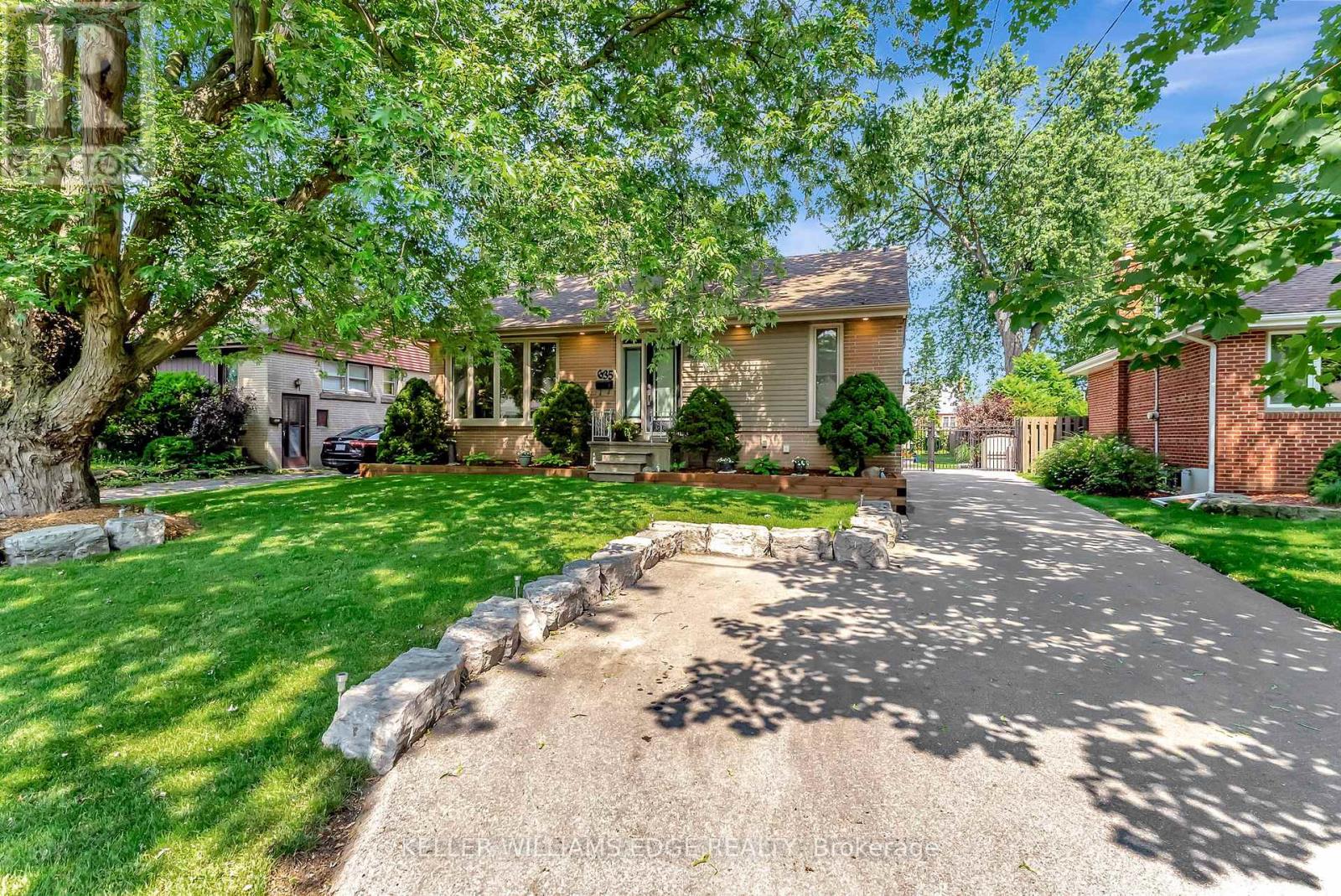 635 Inverness Avenue Property Photo 1