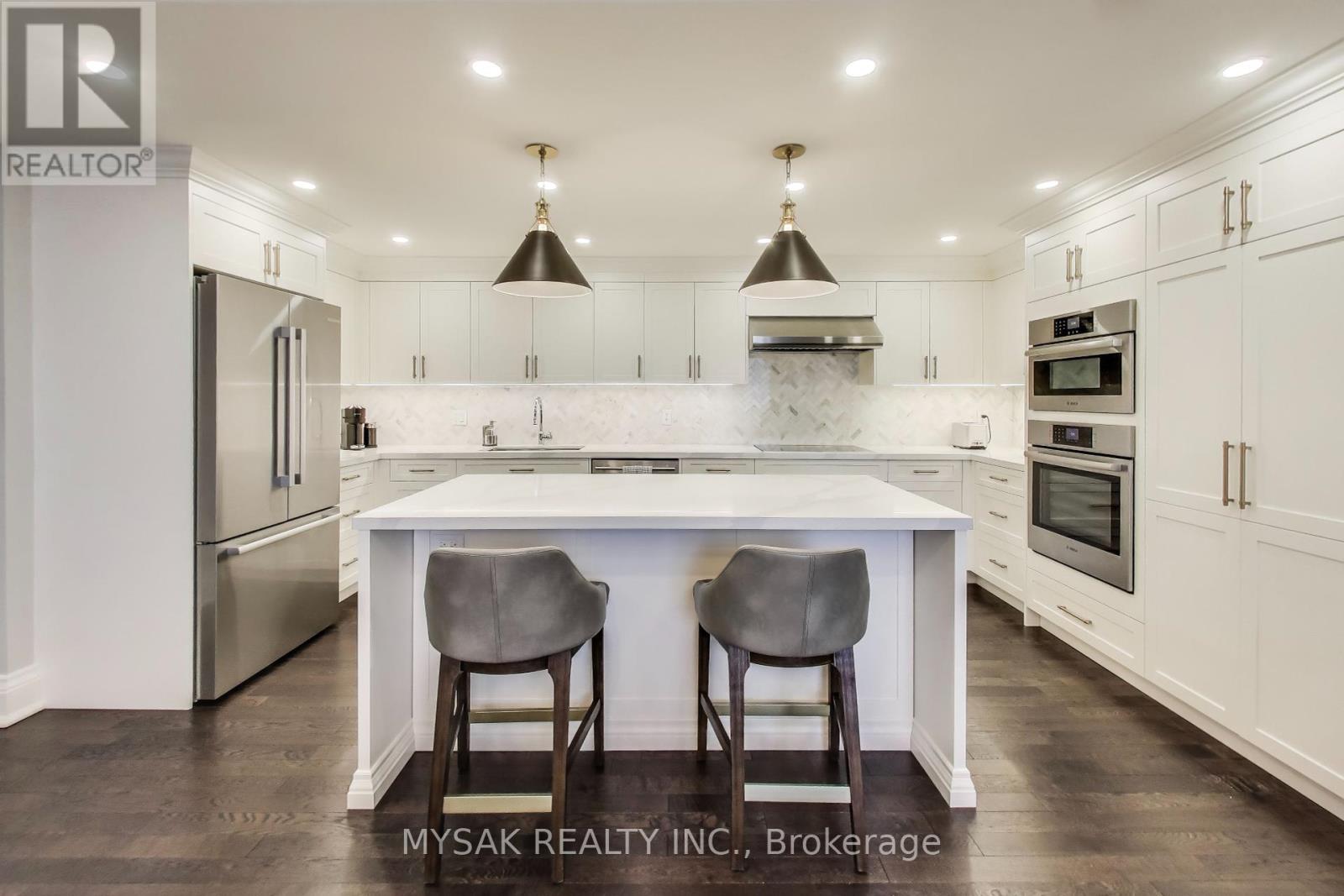 4504 - 2045 LAKE SHORE BOULEVARD W Property Photo 1
