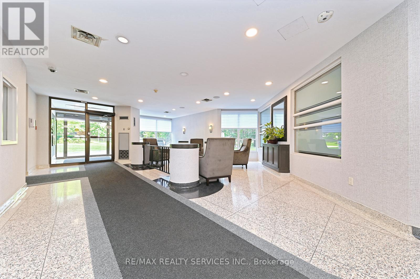 611 - 12 Laurelcrest Street Property Photo 3