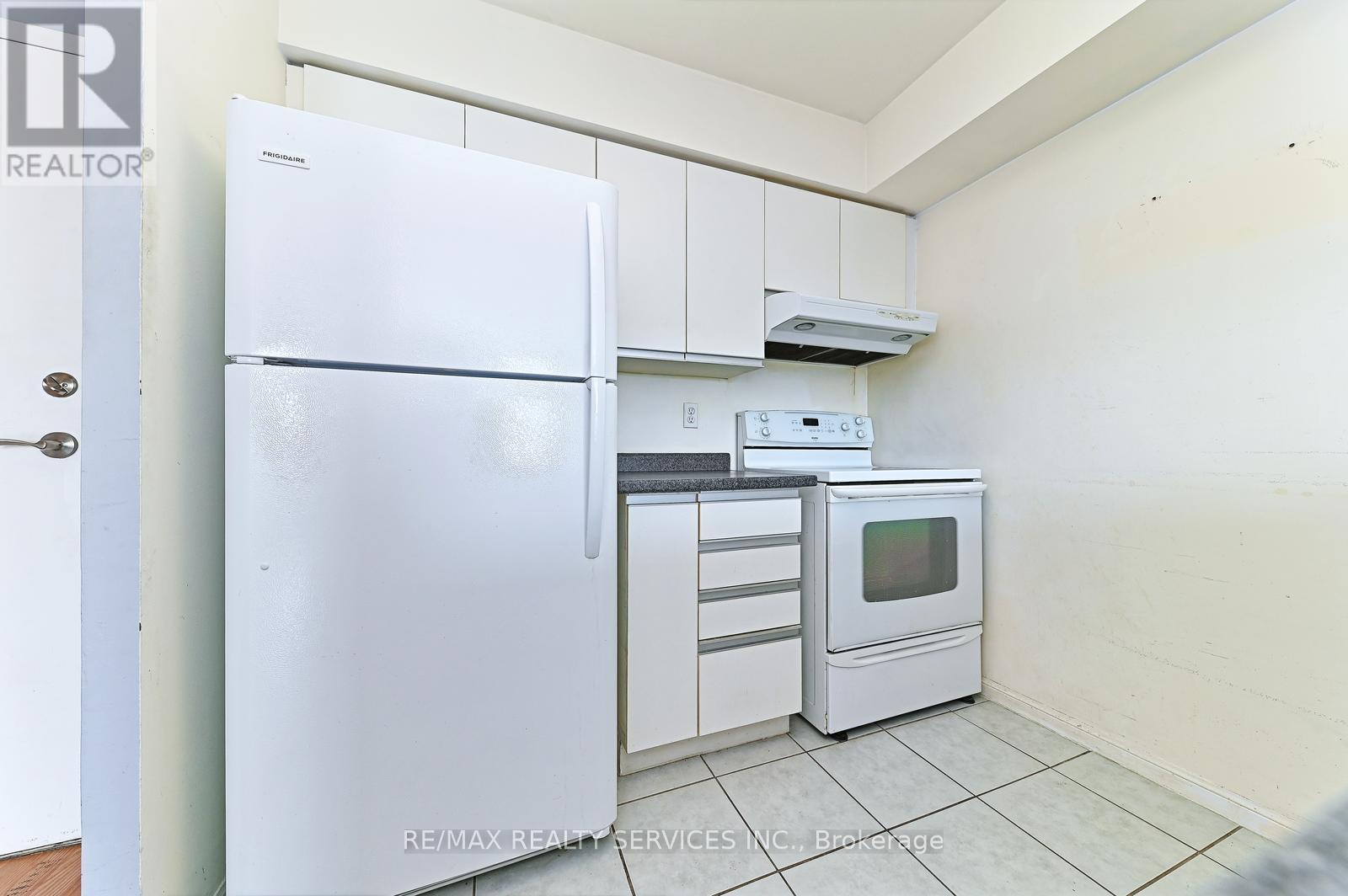 611 - 12 Laurelcrest Street Property Photo 7