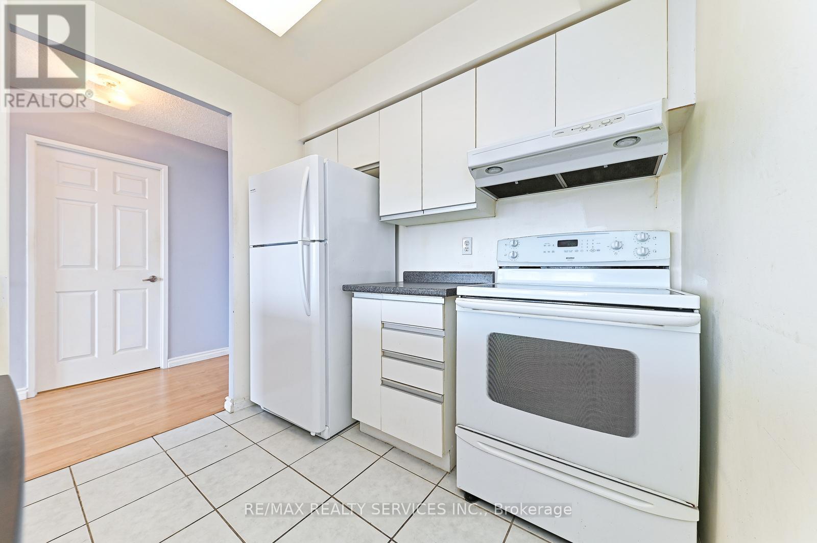 611 - 12 Laurelcrest Street Property Photo 8