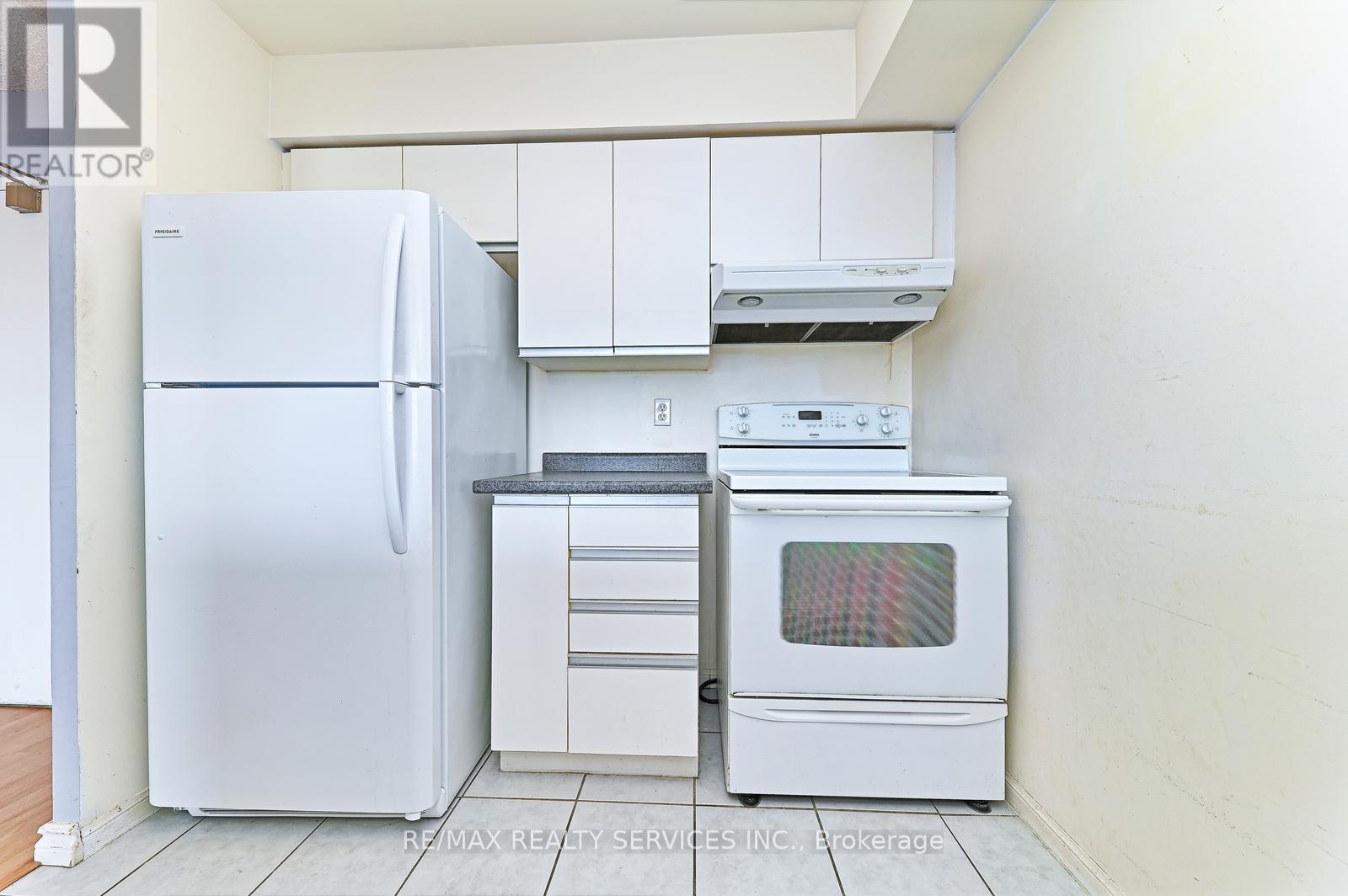 611 - 12 Laurelcrest Street Property Photo 9