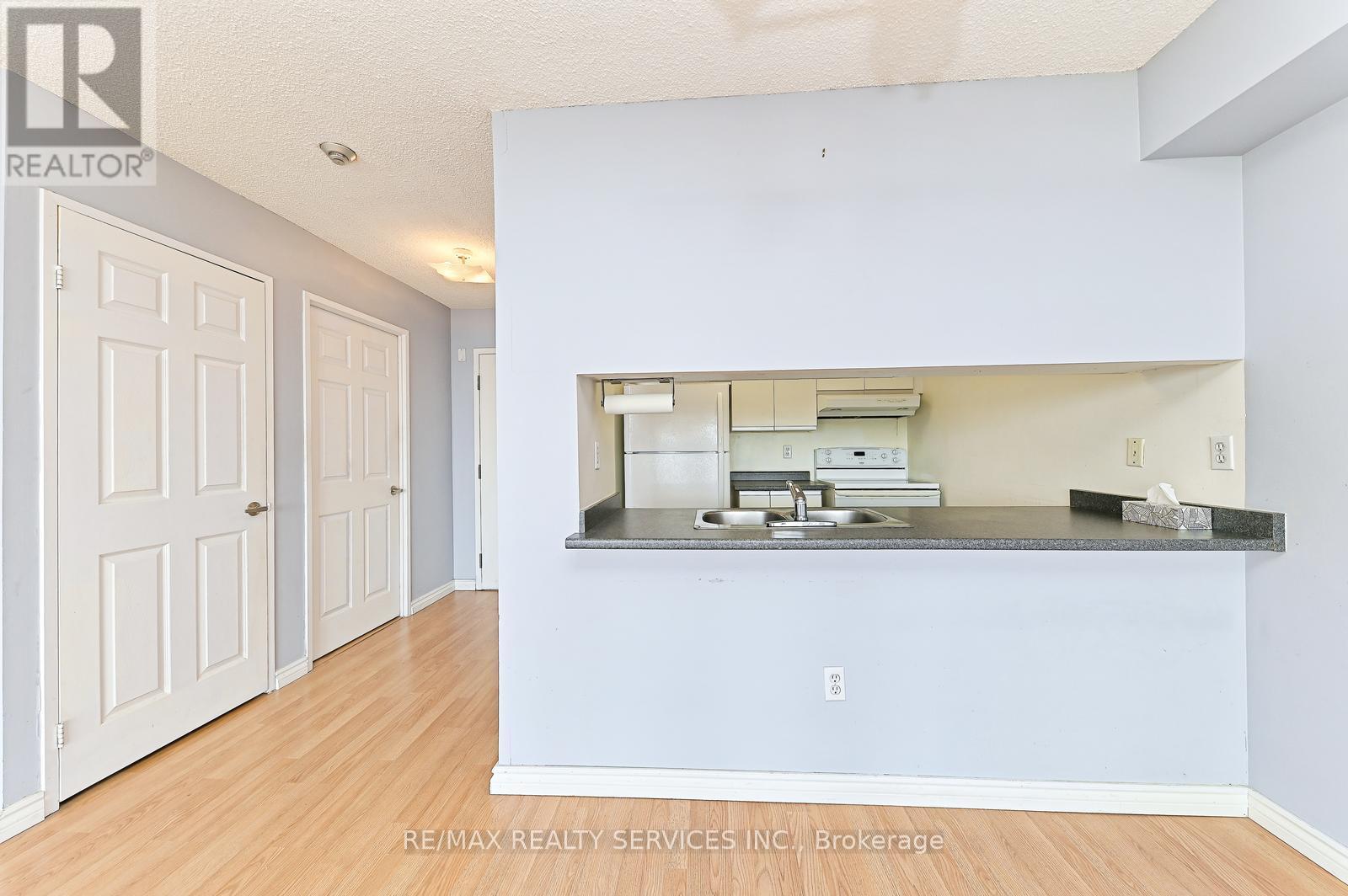 611 - 12 Laurelcrest Street Property Photo 10