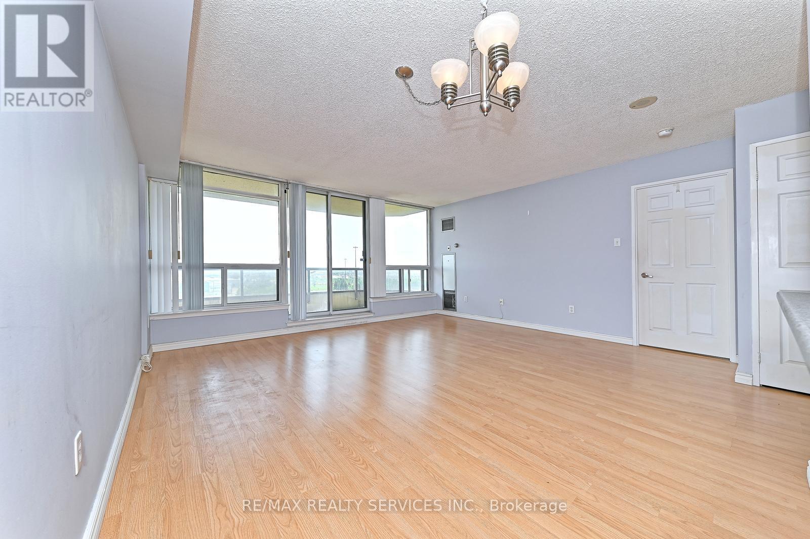 611 - 12 Laurelcrest Street Property Photo 12