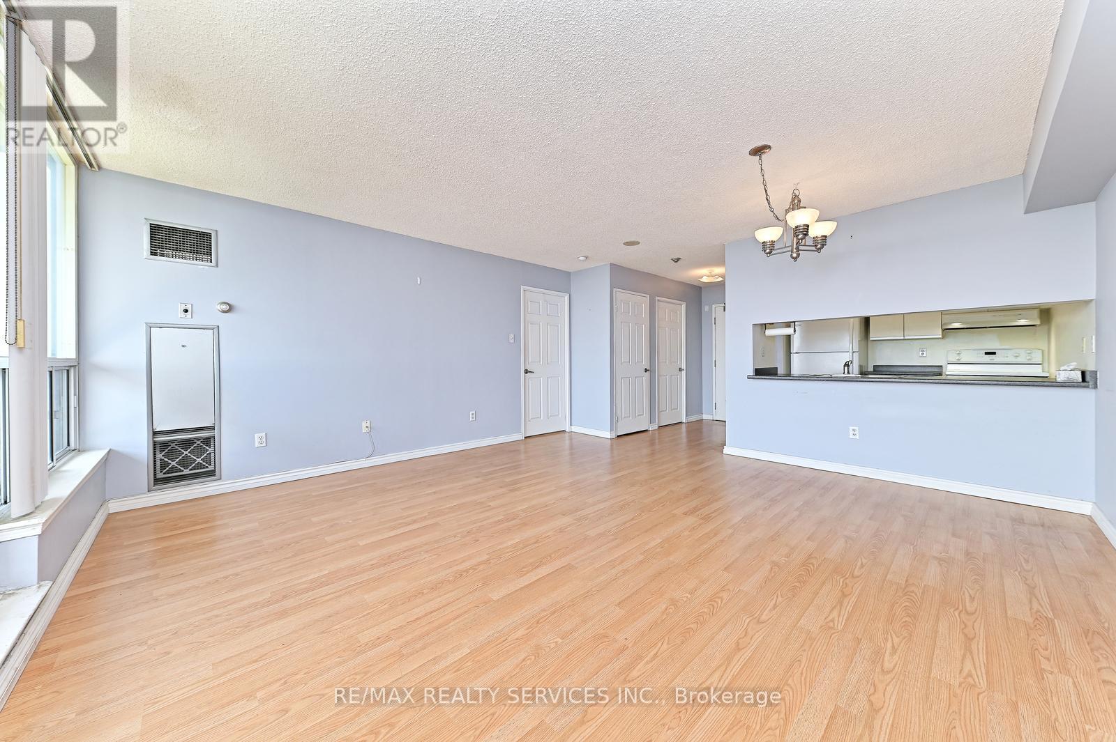611 - 12 Laurelcrest Street Property Photo 13
