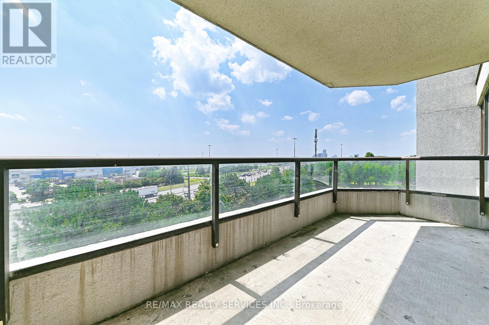 611 - 12 Laurelcrest Street Property Photo 14