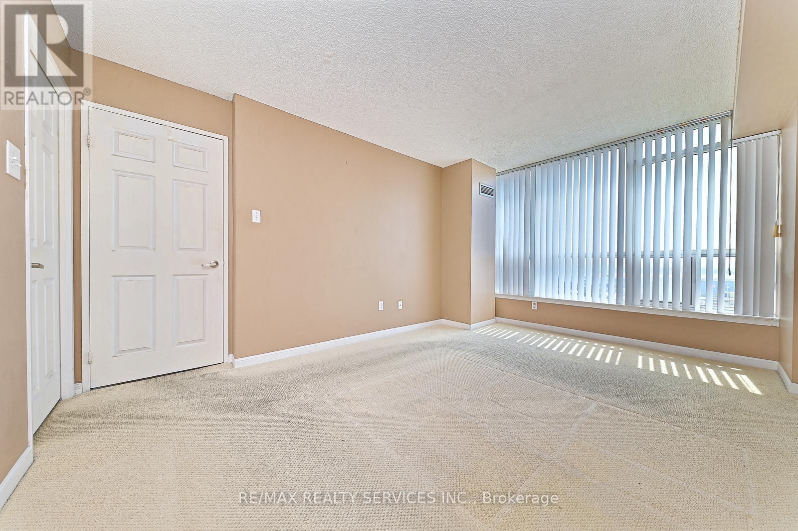 611 - 12 Laurelcrest Street Property Photo 16