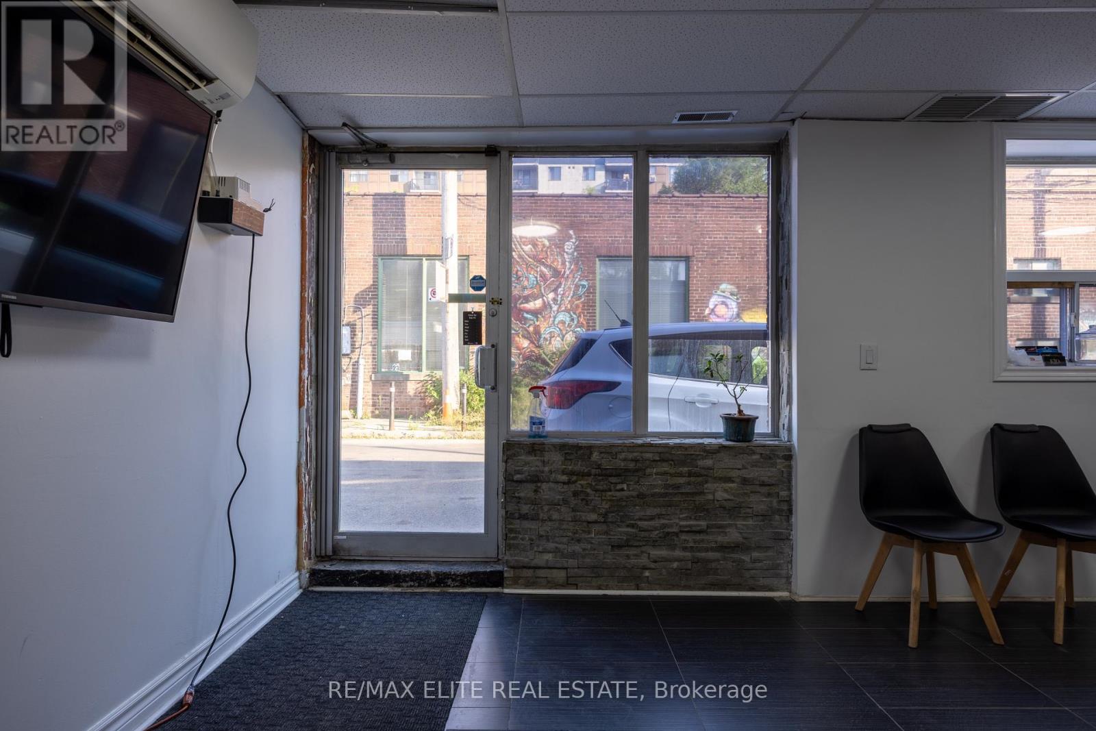 20 Jenet Avenue Property Photo 5