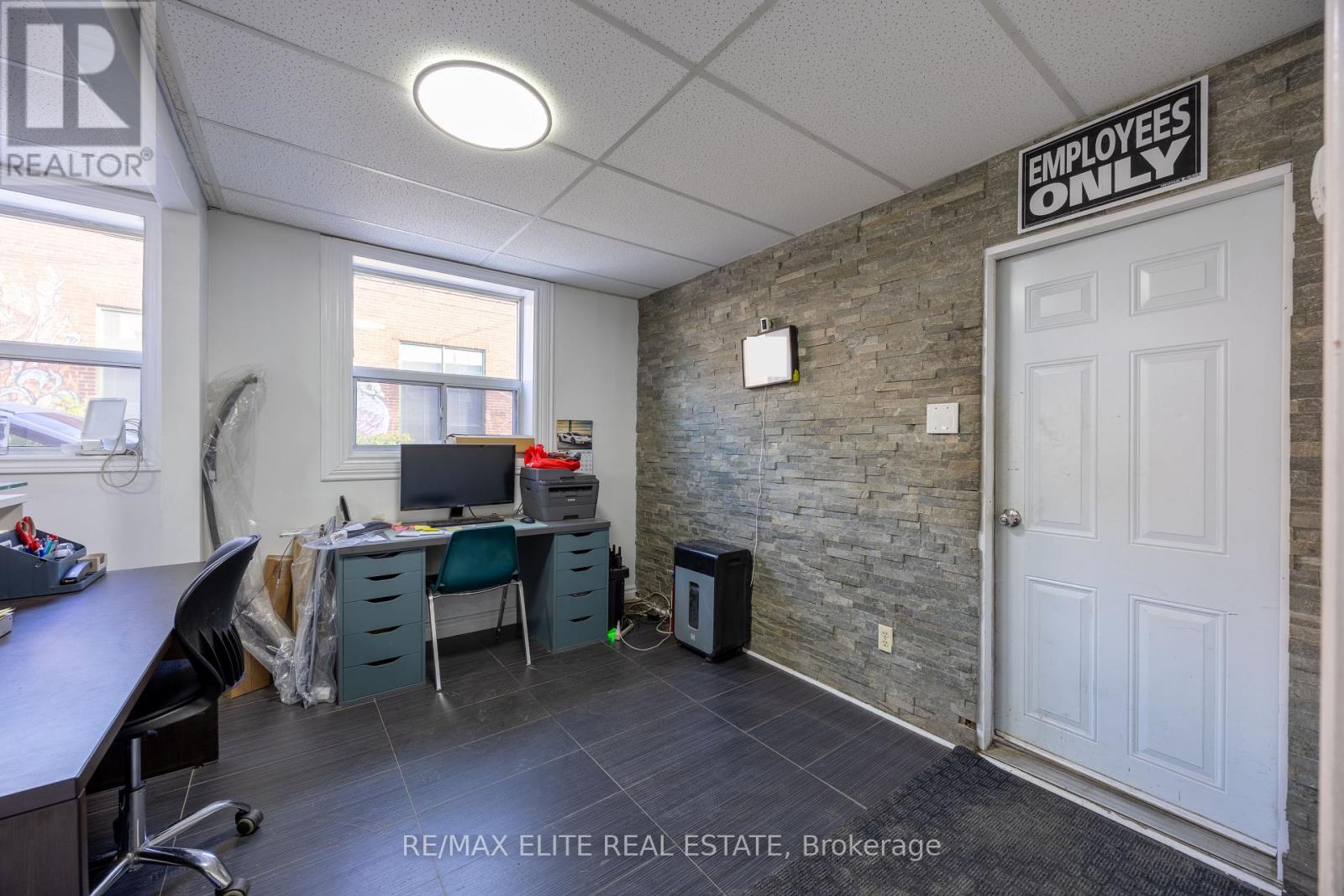 20 Jenet Avenue Property Photo 9