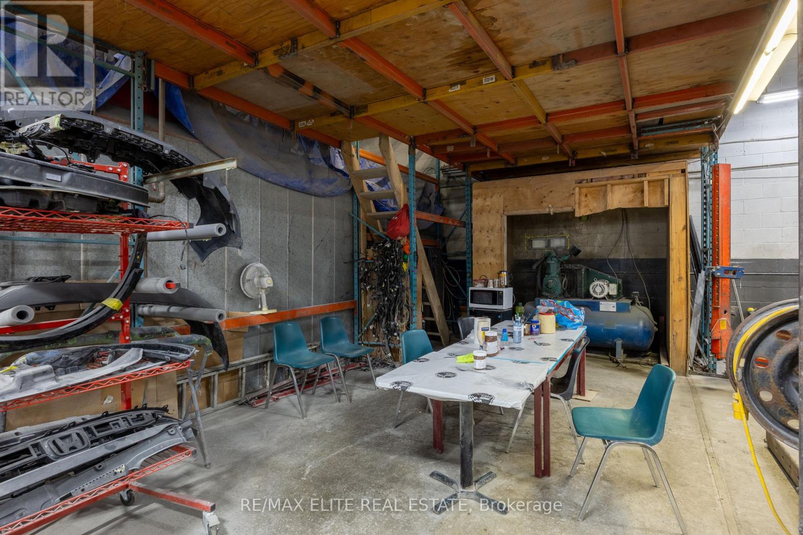 20 Jenet Avenue Property Photo 24