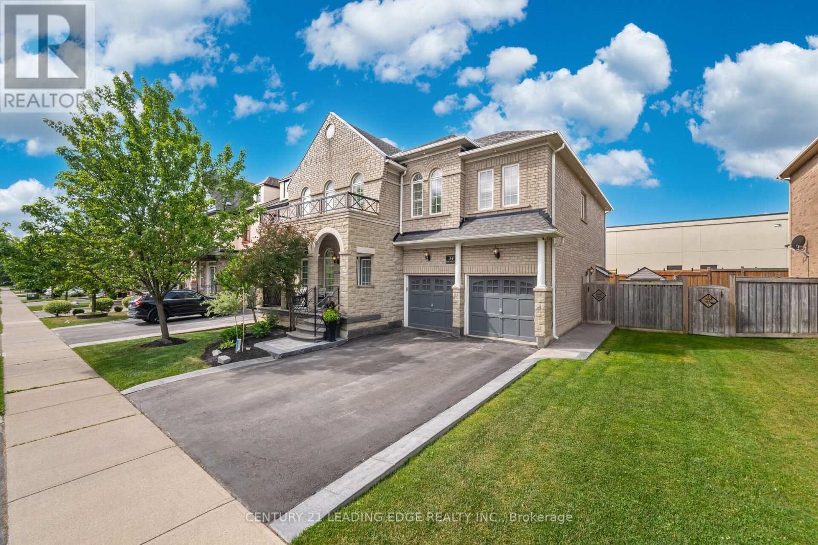 34 Royal Links Circle Property Photo 1