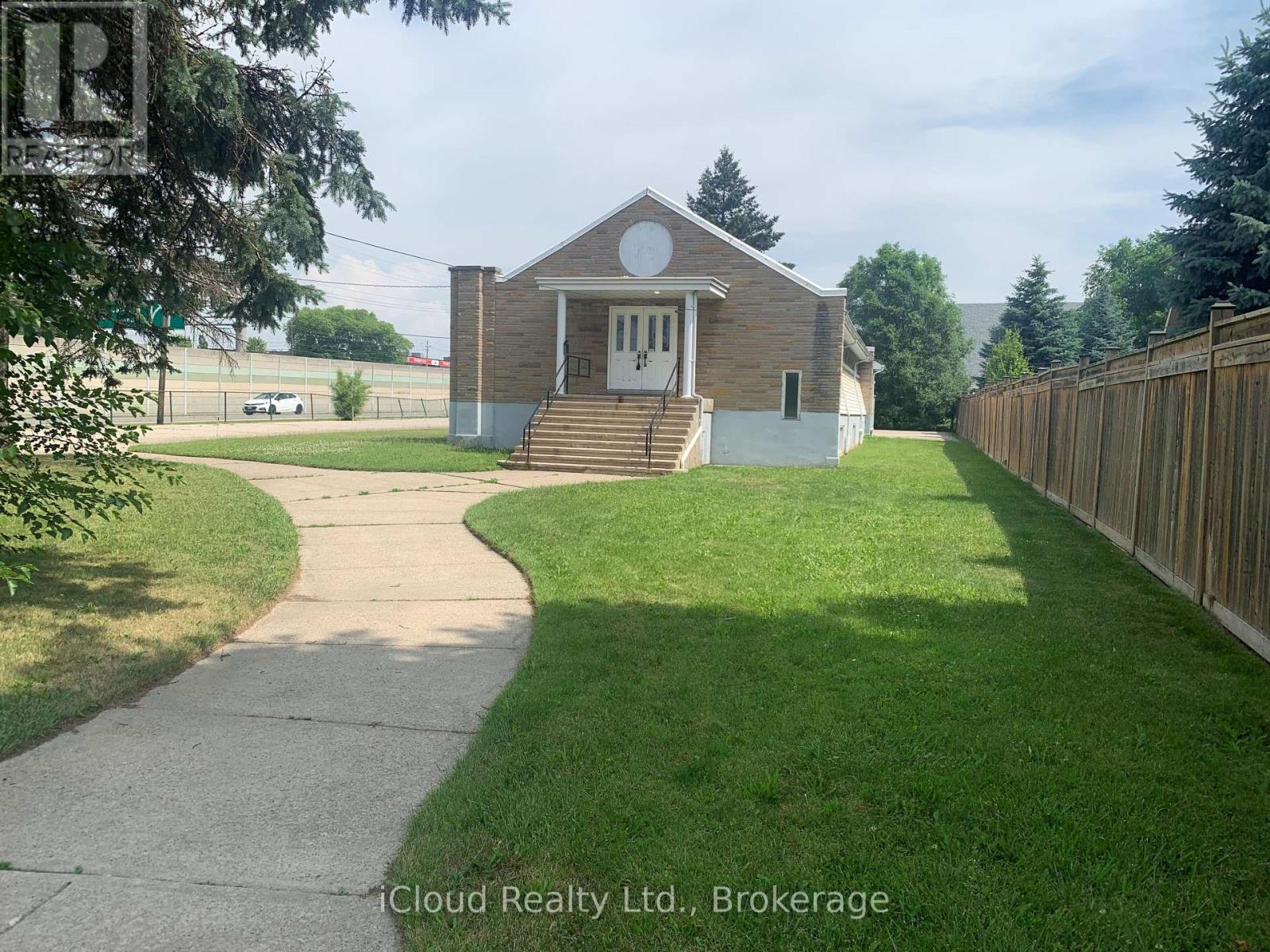 1649 Crediton Parkway Property Photo 1