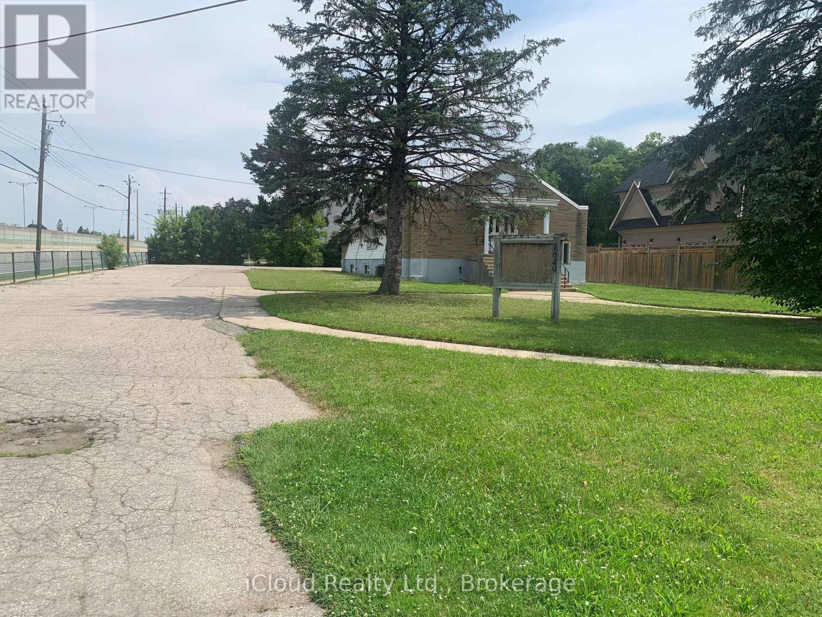 1649 Crediton Parkway Property Photo 2