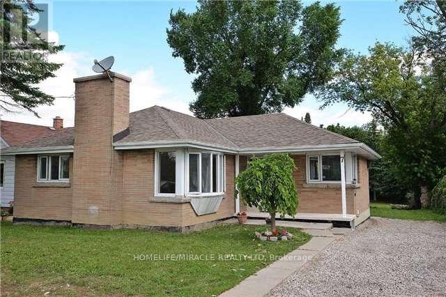 7 Mclaughlin Road N Property Photo 1