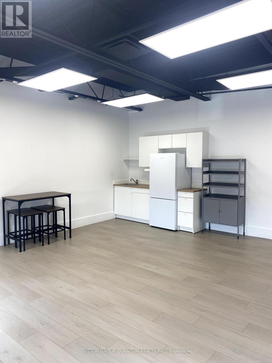 204 - 348 Lakeshore Road E Property Photo 8