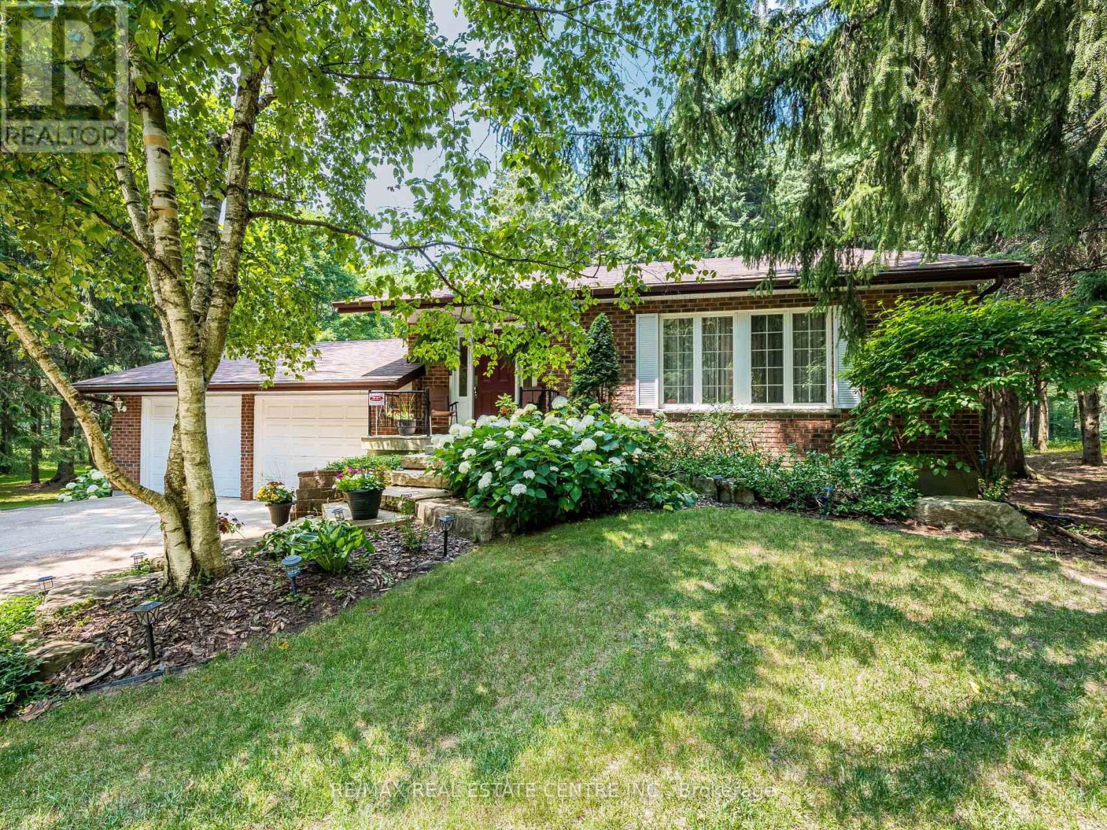 18 DAMASCUS DRIVE