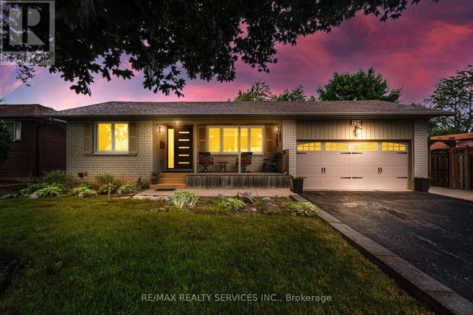 234 Elizabeth Street S Property Photo 1