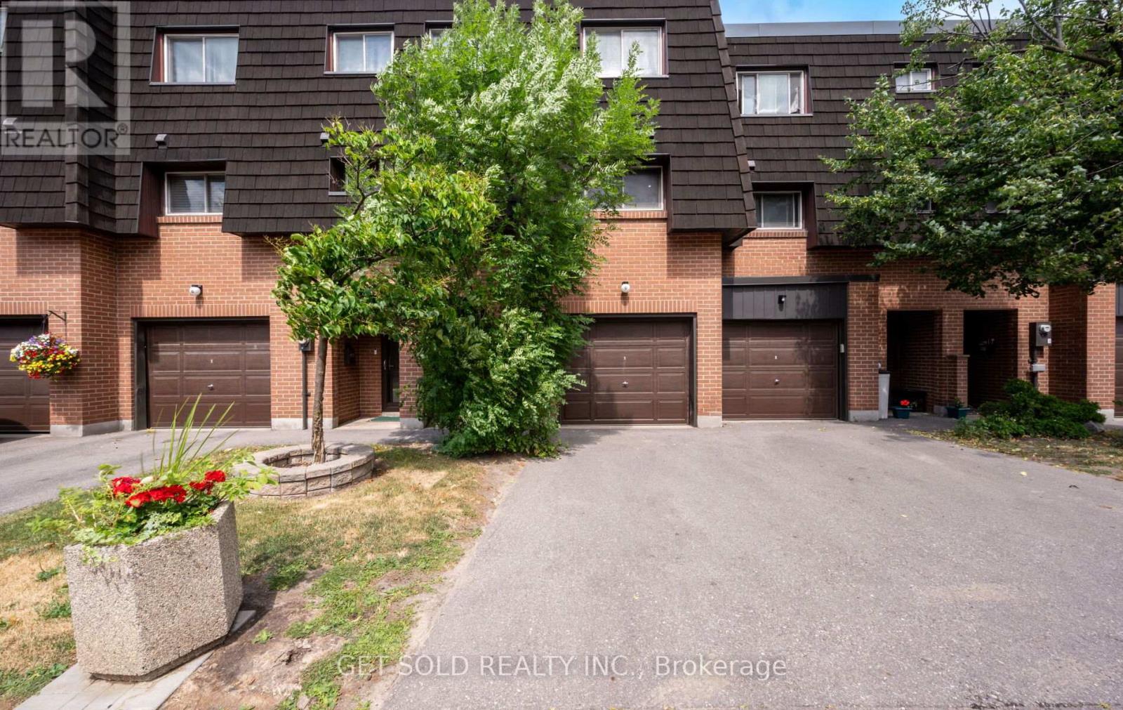 6 DARRAS COURT