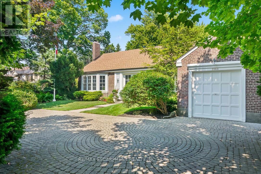 2583 LAKE SHORE BOULEVARD W Property Photo 1