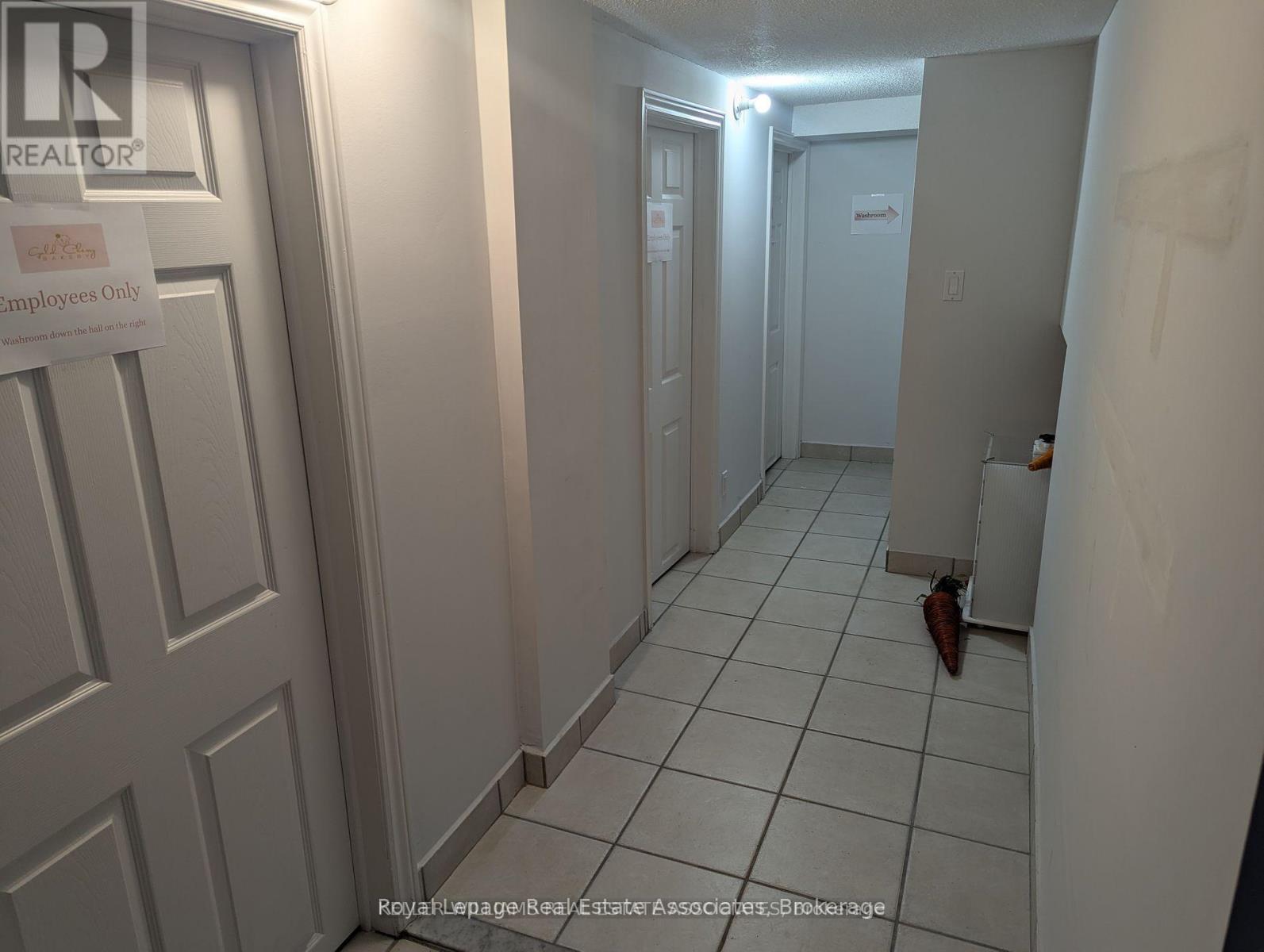 233 Lakeshore Road E Property Photo 7
