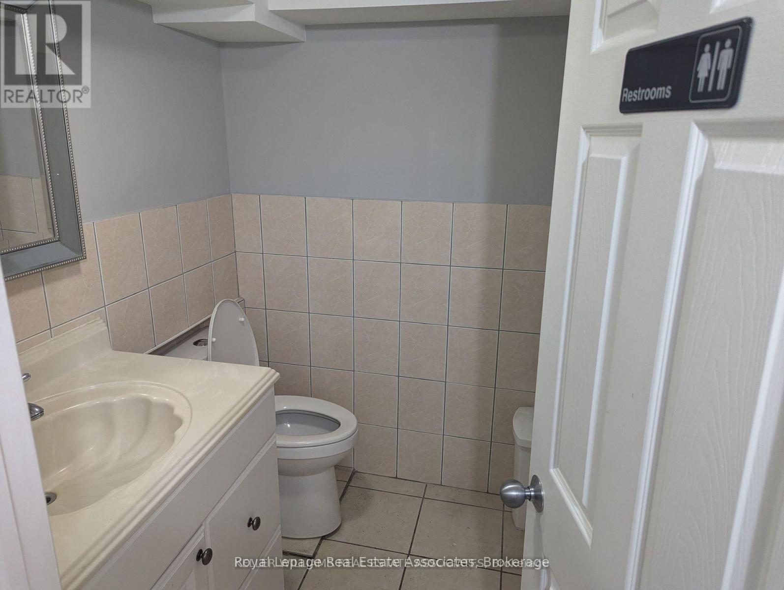 233 Lakeshore Road E Property Photo 8