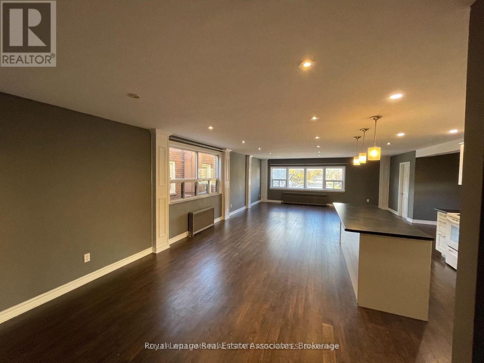 233 Lakeshore Road E Property Photo 9