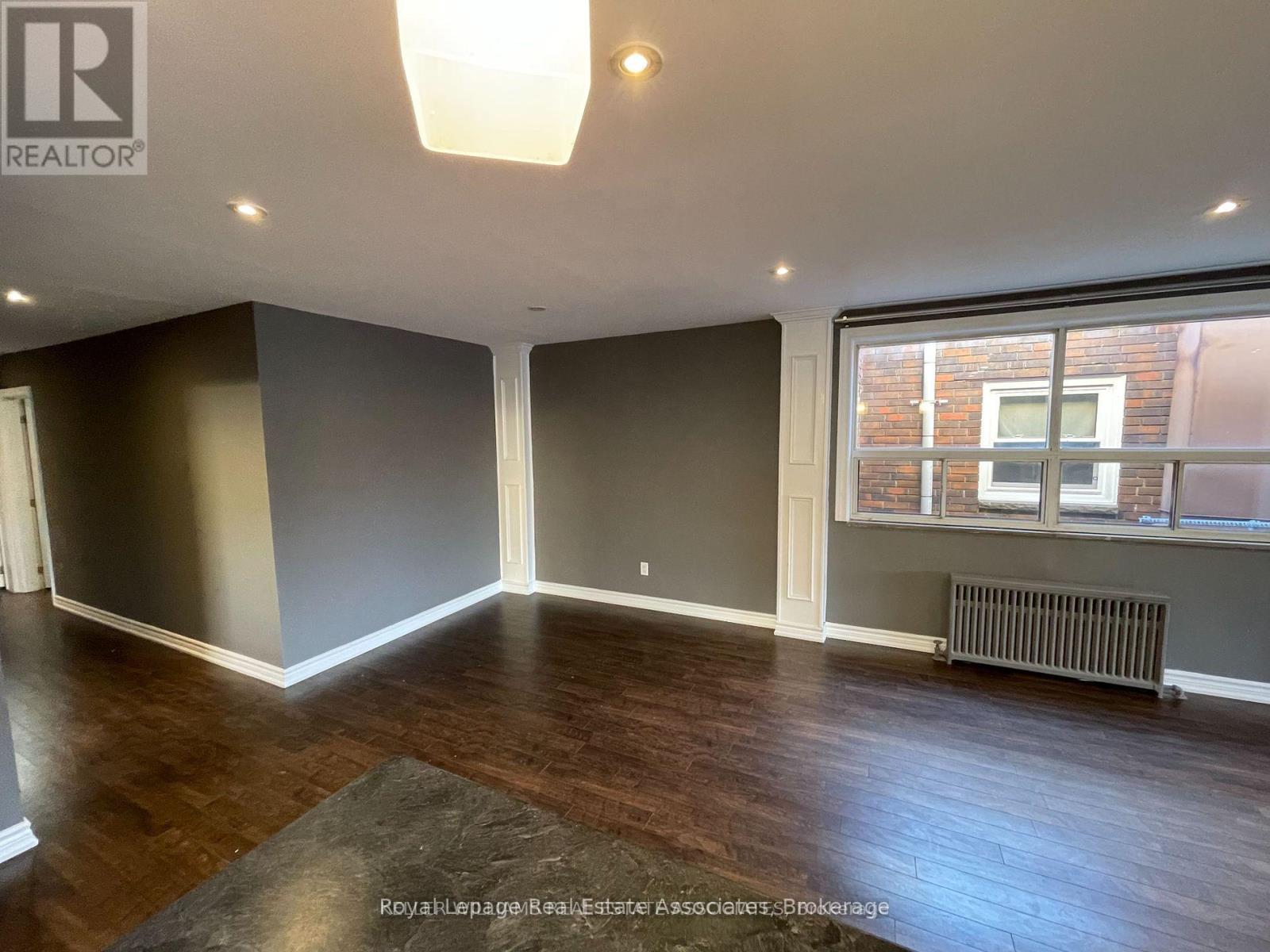 233 Lakeshore Road E Property Photo 10