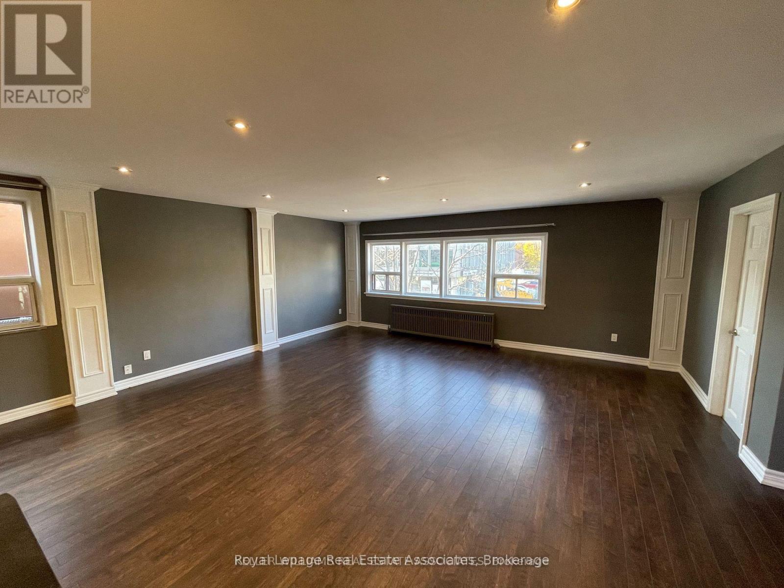 233 Lakeshore Road E Property Photo 11