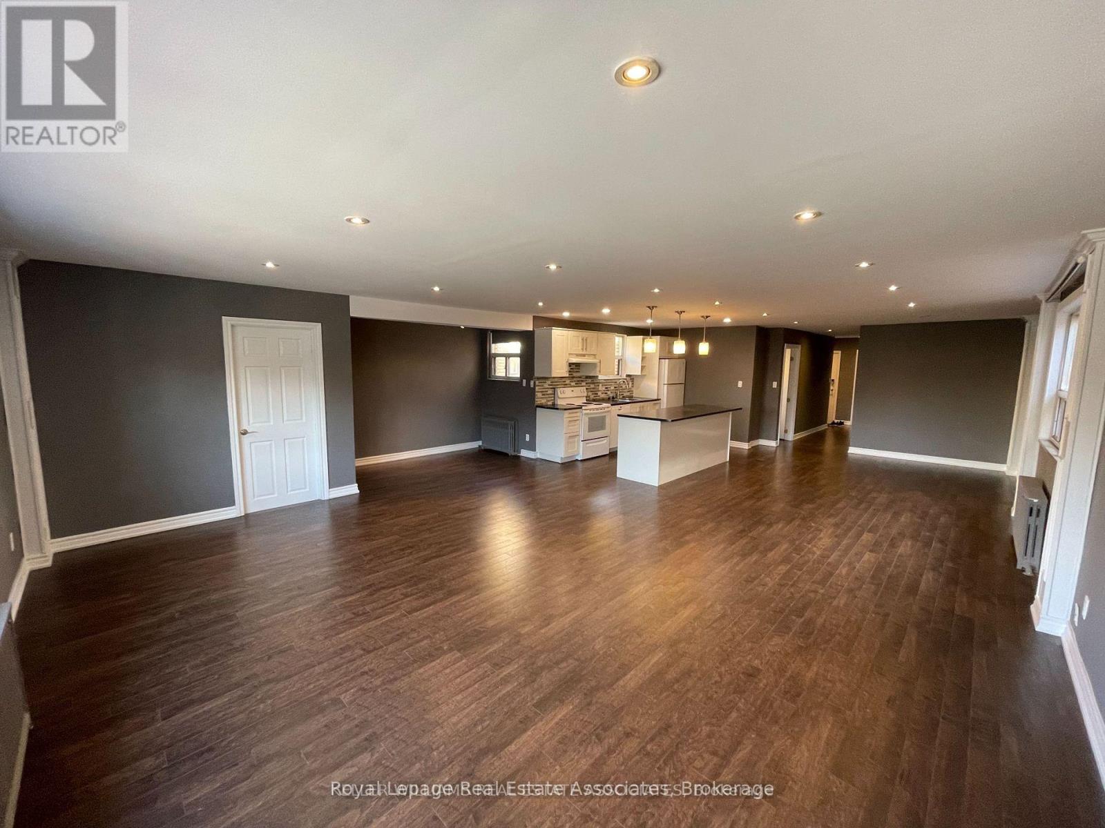 233 Lakeshore Road E Property Photo 12