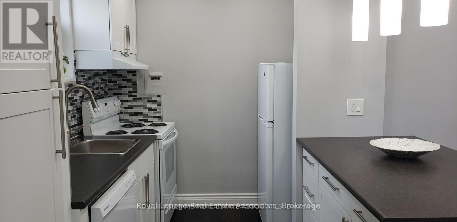 233 Lakeshore Road E Property Photo 25