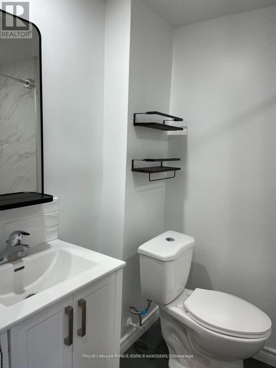 233 Lakeshore Road E Property Photo 34