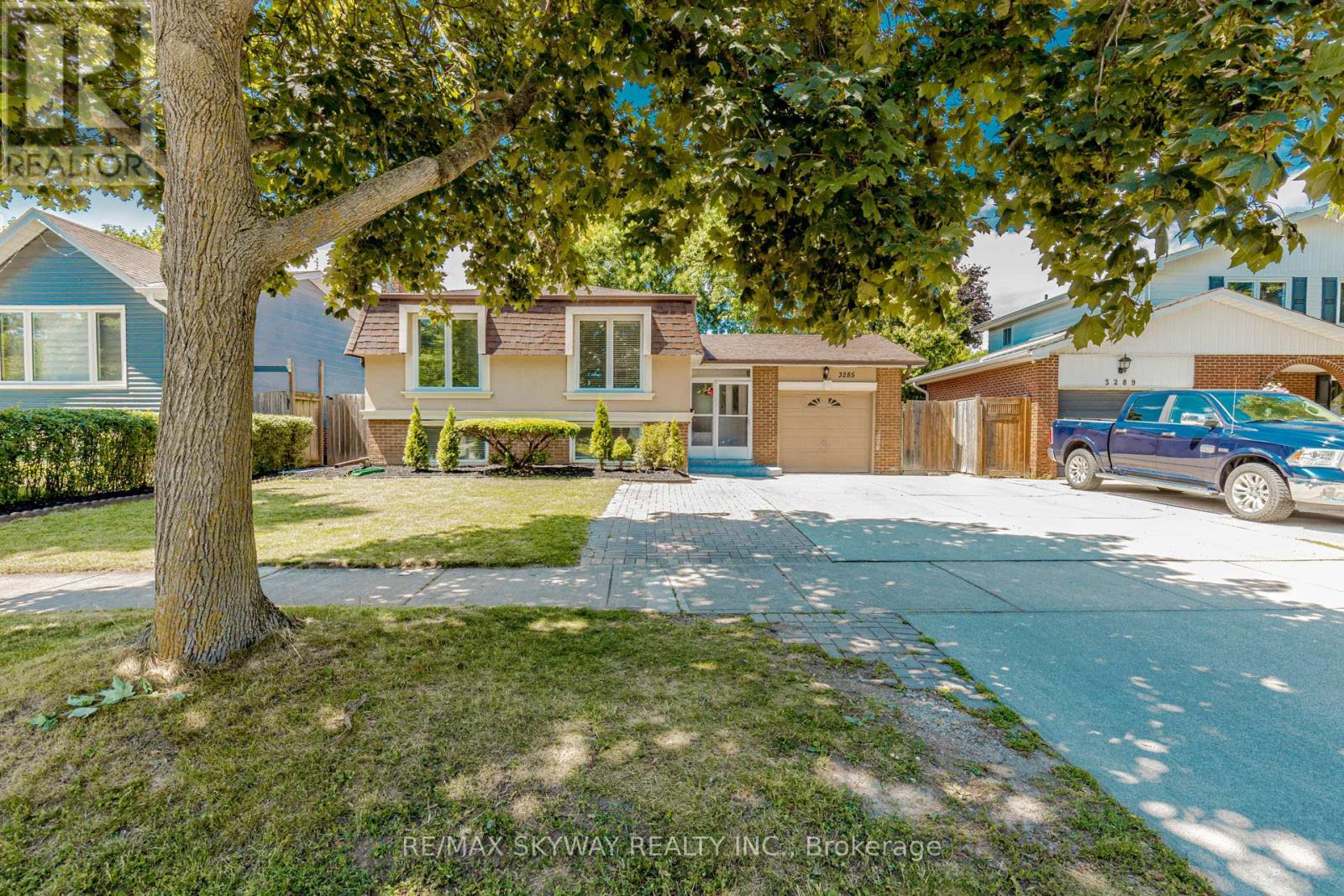 3285 LANSDOWN DRIVE
