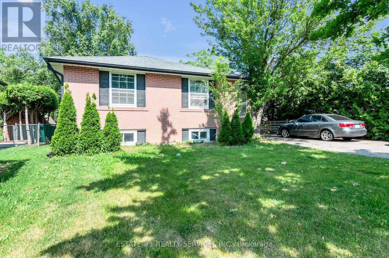9 DOWLING CRESCENT