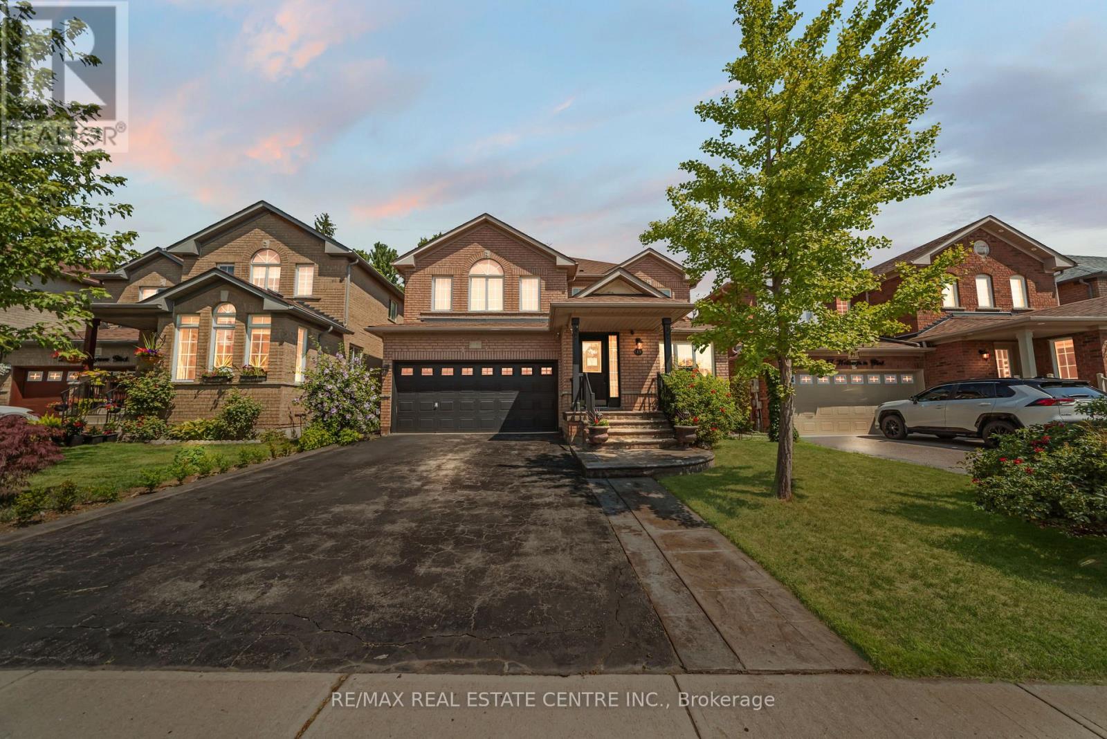 19 Hollowgrove Boulevard Property Photo 1
