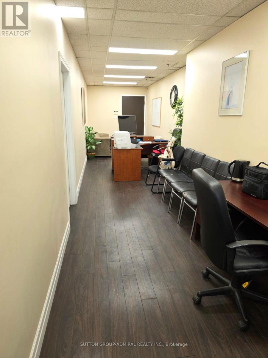 201 - 1001 Finch Avenue W Property Photo 3
