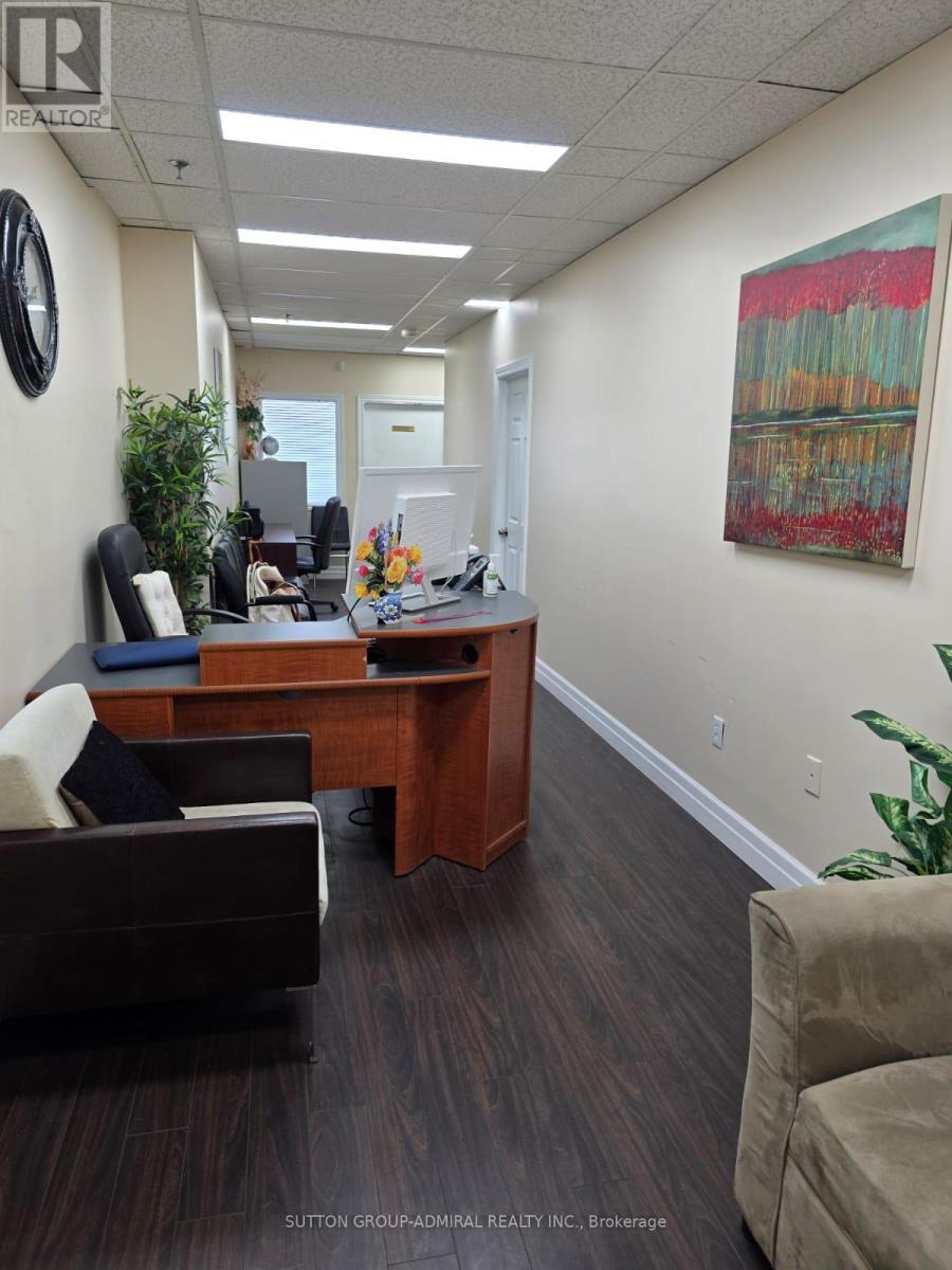 201 - 1001 Finch Avenue W Property Photo 4