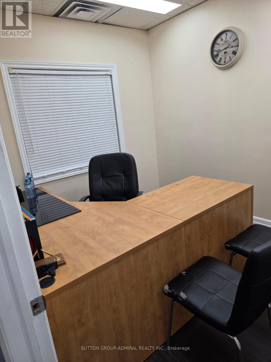 201 - 1001 Finch Avenue W Property Photo 7