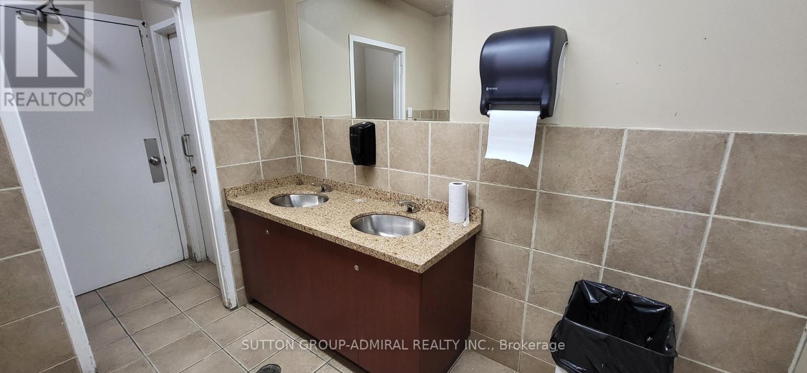 201 - 1001 Finch Avenue W Property Photo 12