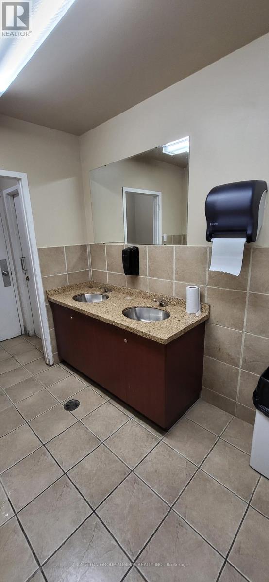 201 - 1001 Finch Avenue W Property Photo 15