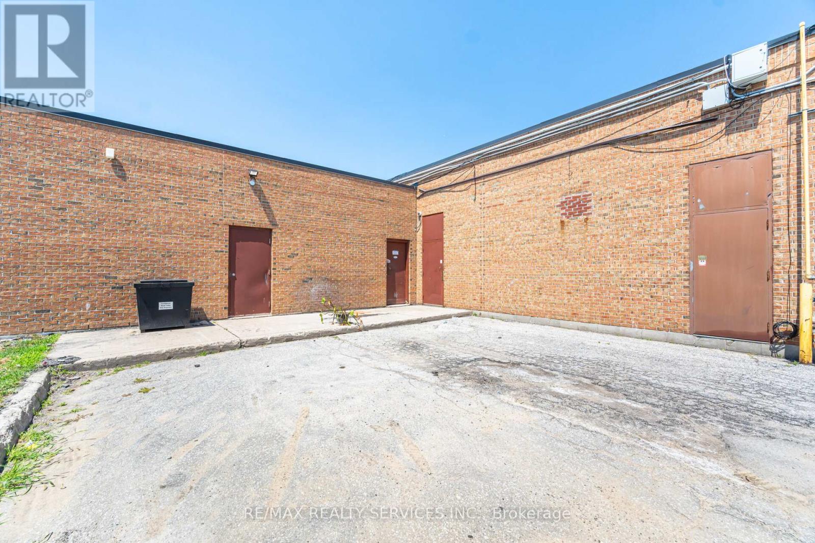 8a - 180 Sandalwood Parkway E Property Photo 22