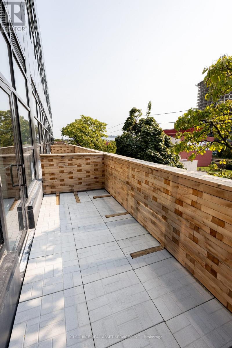 205 - 300 Geary Avenue Property Photo 7