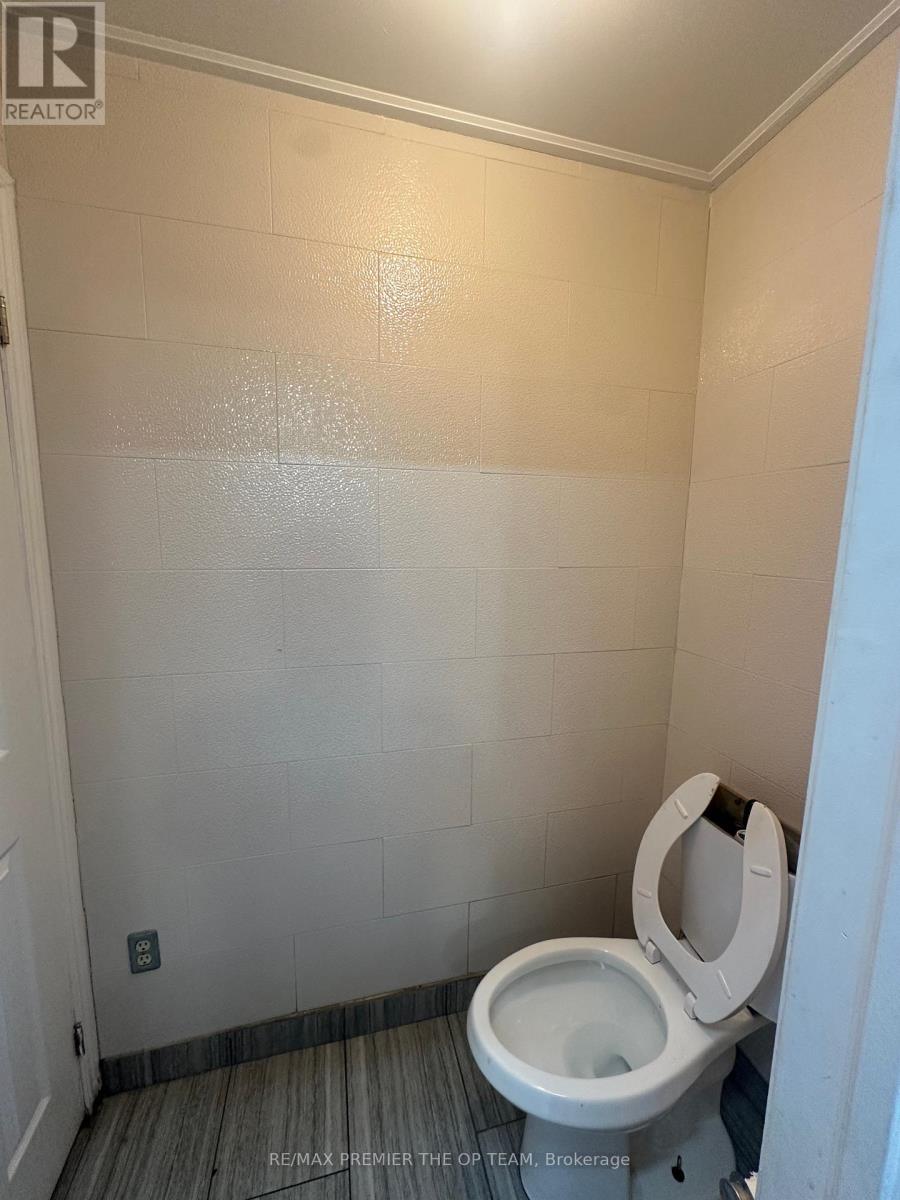 2730 Jane Street Property Photo 6