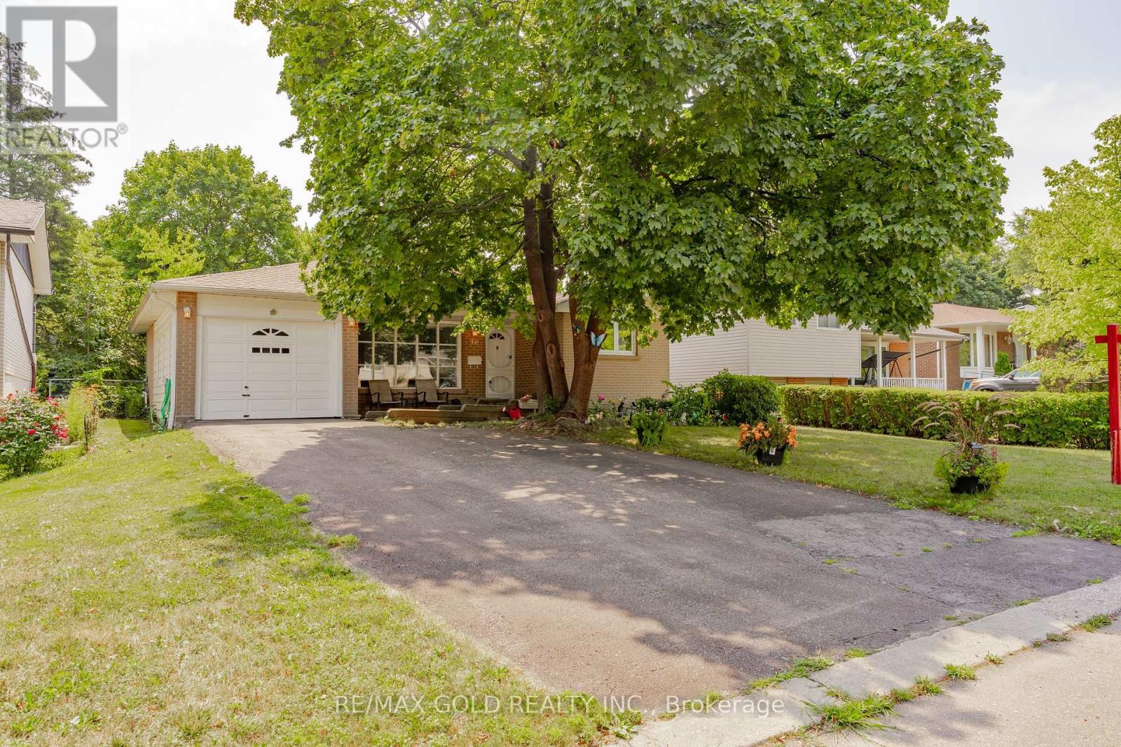 16 Drury Crescent Property Photo 1