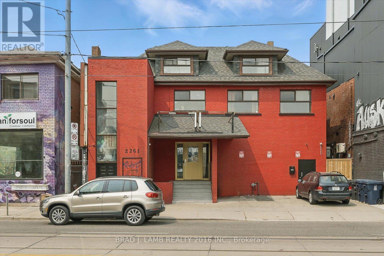 2261 Dundas Street W Property Photo