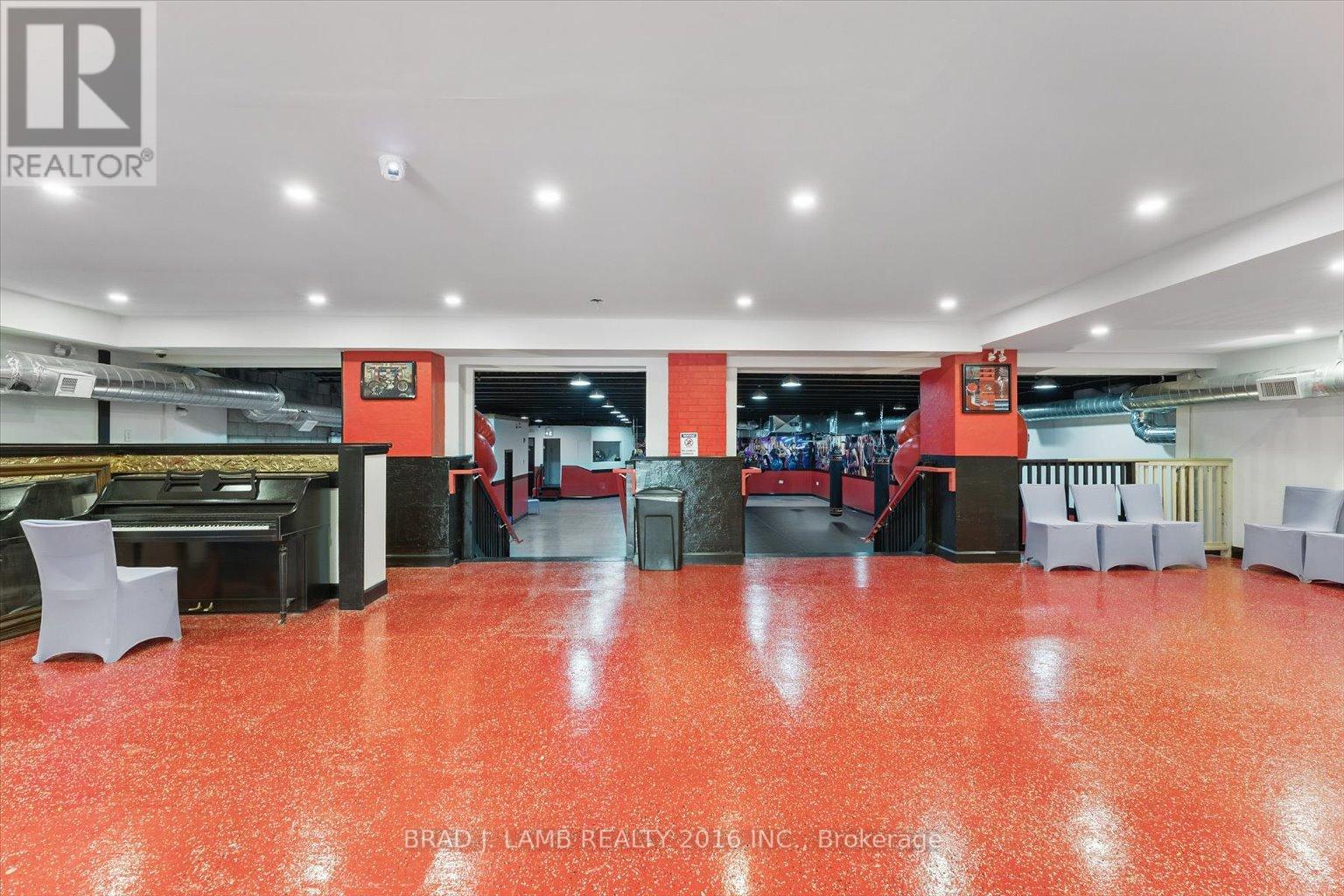 2261 Dundas Street W Property Photo 3