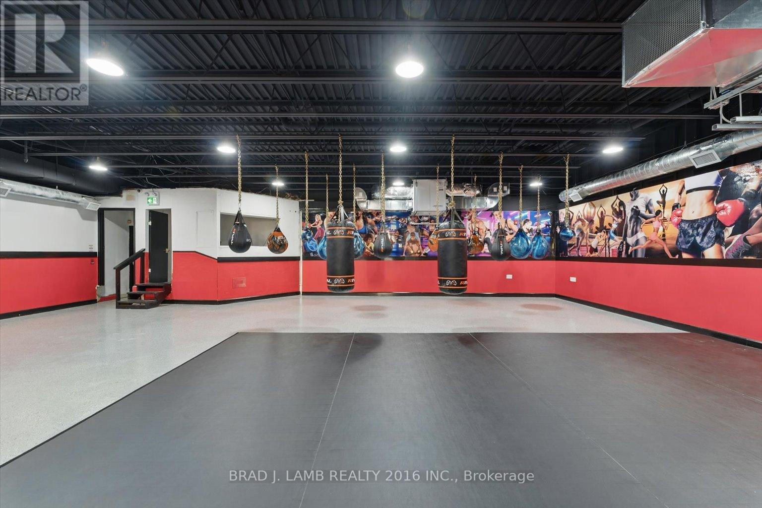 2261 Dundas Street W Property Photo 10